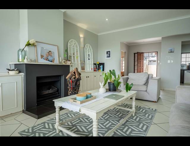 4 BEDROOM TOWNHOUSE FOR SALE IN GILLITTS